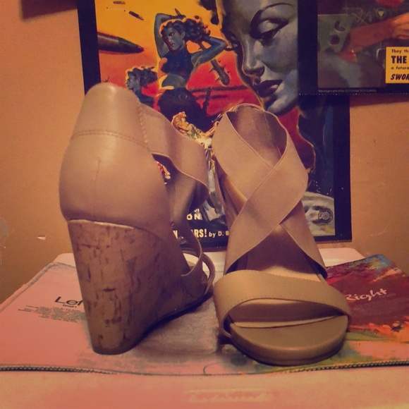 ⬇️Crisscross Wedges ⬇️ - Picture 1 of 7